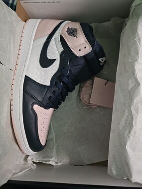 Nike Air Jordan 1 High OG - Navy, White & Light Pink